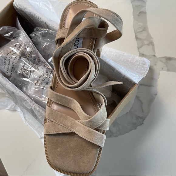 Steve Madden CORY Natural Suede - Never Worn! - Picture 3 of 6